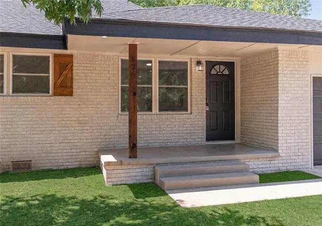 Photo 4 of Single family home for sale at 526 Dee Ann Dr, Norman, OK 73069 | MLS# 1245661 | Listing updated on 2026-09-26