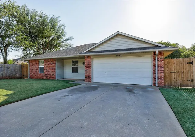 3rd image of 4405 Smoking Tree Dr, Shawnee, OK 74804 | MLS# 1245666