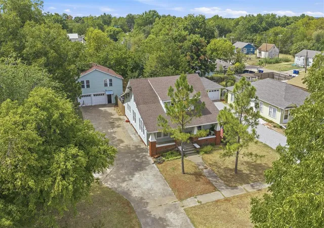 2nd image of 1012 W Pine Ave, Duncan, OK 73533 | MLS# 1245670