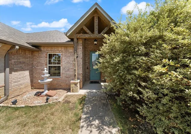 Photo 3 of Single family home for sale at 108 Oakridge Dr, Choctaw, OK 73020 | MLS# 1245675 | Listing updated on 2026-08-26