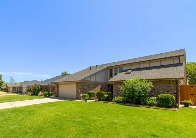 2nd image of 7216 Nw 119th St, Oklahoma City, OK 73162 | MLS# 1245682