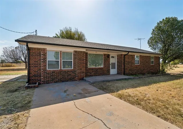 Photo 3 of Single family home for sale at 1921 State Hwy 92, Chickasha, OK 73018 | MLS# 1245691 | Listing updated on 2026-08-31