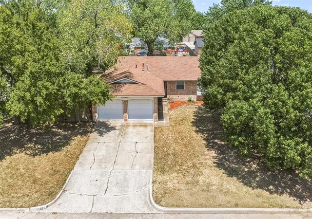 Photo 3 of Sale Pending at 1061 W Main St, Moore, OK 73160 | MLS# 1245692 | Listing updated on 2026-09-06