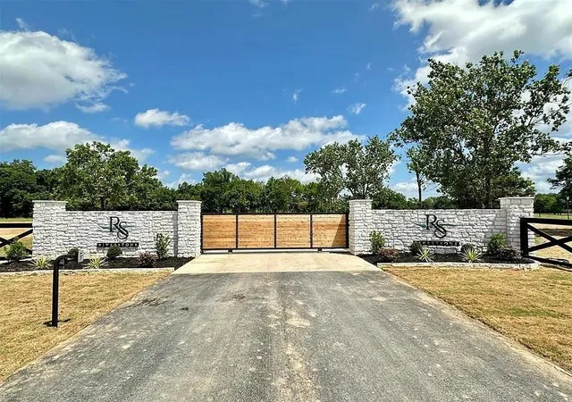 2nd image of 10 Riverstone Dr, Broken Bow, OK 74728 | MLS# 1245700