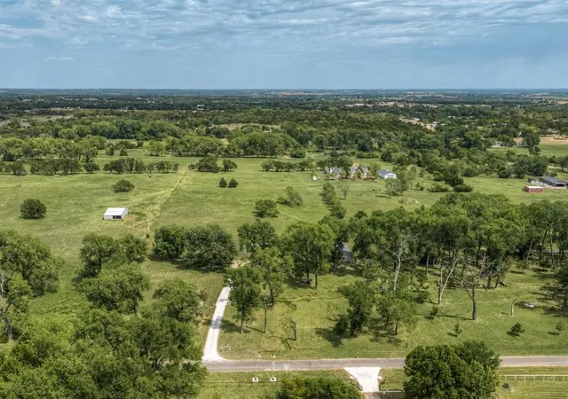 2nd image of 410 Quail Hollow Dr, Blanchard, OK 73010 | MLS# 1245705