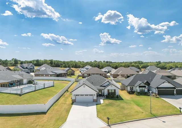 image of 2688 Somerset Dr, Shawnee, OK 74804 | MLS# 1245706