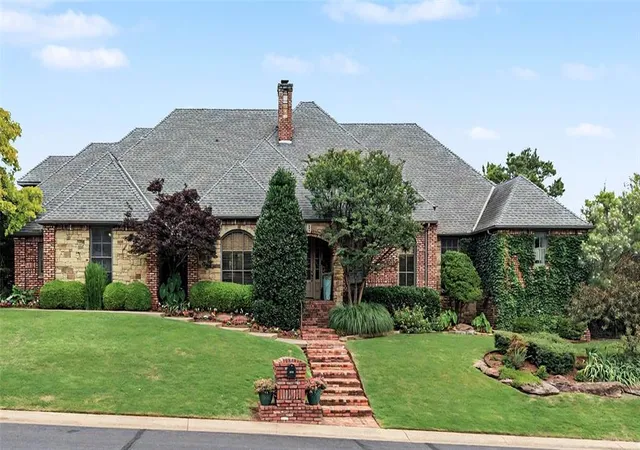 Photo 1 of Sale Pending at 800 Shadow Wood Dr, Edmond, OK 73034 | MLS# 1245712 | Listing updated on 2026-09-19