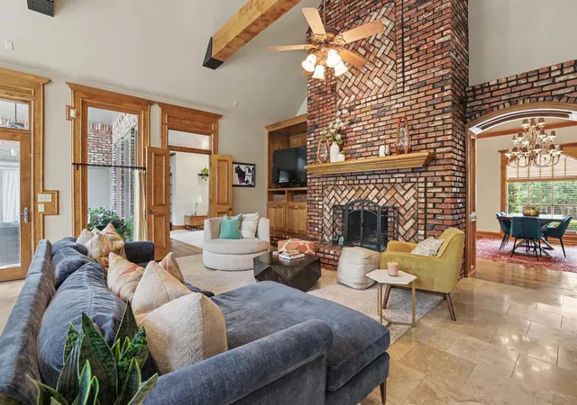 Photo 3 of Sale Pending at 800 Shadow Wood Dr, Edmond, OK 73034 | MLS# 1245712 | Listing updated on 2026-09-19