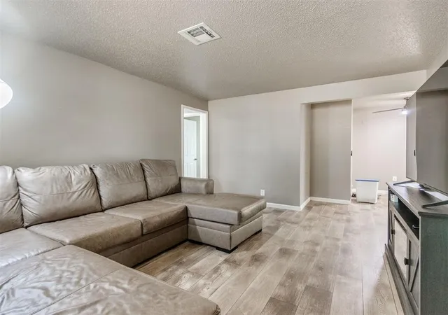 4th image of 3916 Dentwood Ter, Oklahoma City, OK 73115 | MLS# 1245714
