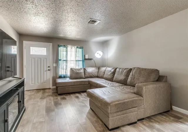 5th image of 3916 Dentwood Ter, Oklahoma City, OK 73115 | MLS# 1245714