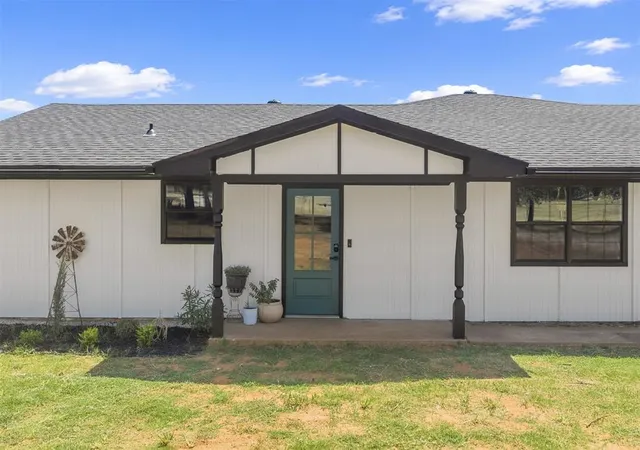 Photo 3 of Single family home for sale at 14016 State Hwy 76, Lindsay, OK 73052 | MLS# 1245729 | Listing updated on 2026-09-23