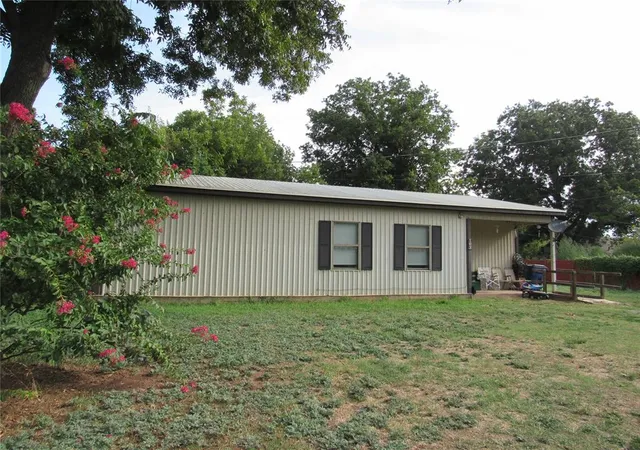 2nd image of 103 E Quapaw, Lindsay, OK 73052 | MLS# 1245730