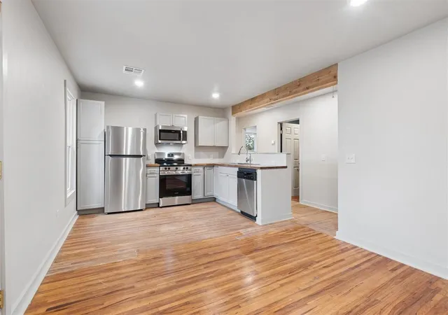 Photo 4 of House for sale at 230 E Lincoln Ave, Edmond, OK 73034 | MLS# 1245737 | Listing updated on 2026-10-05