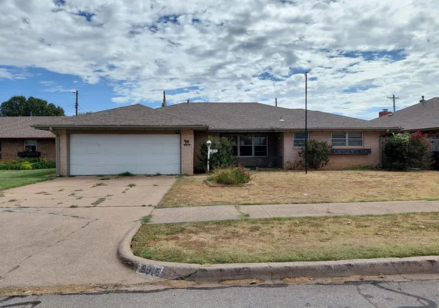 Photo 1 of Sale Pending at 8916 S Country Clb Dr, Oklahoma City, OK 73159 | MLS# 1245759 | Listing updated on 2026-09-29