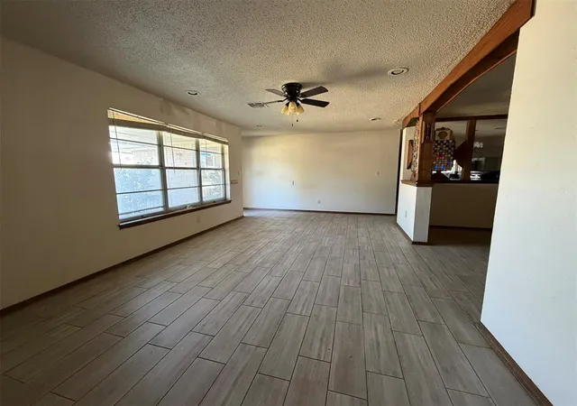 Photo 2 of Sale Pending at 8916 S Country Clb Dr, Oklahoma City, OK 73159 | MLS# 1245759 | Listing updated on 2026-09-29