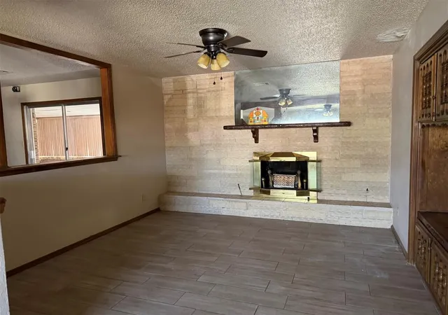 Photo 3 of Sale Pending at 8916 S Country Clb Dr, Oklahoma City, OK 73159 | MLS# 1245759 | Listing updated on 2026-09-29
