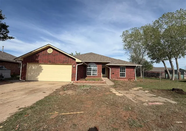 Photo 1 of Single family home for sale at 900 Banff Ct, Yukon, OK 73099 | MLS# 1245780 | Listing updated on 2026-10-28