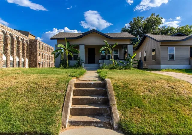 1st image of 1017 E Main St, Shawnee, OK 74801 | MLS# 1245784
