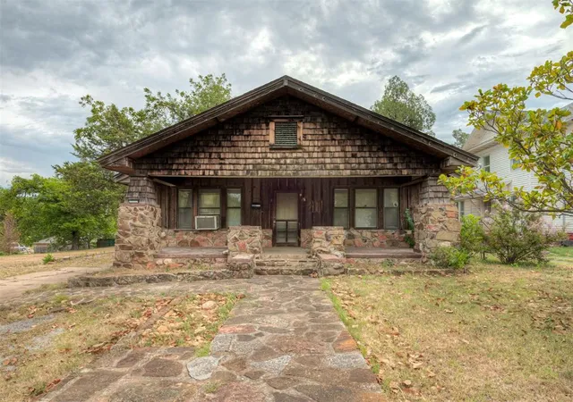 2nd image of 619 S 6th St, Chickasha, OK 73018 | MLS# 1245785