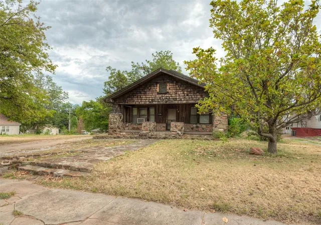 Single family home for sale at 619 S 6th St, Chickasha, OK 73018 | MLS# 1245785 | Listing updated on 2026-09-13