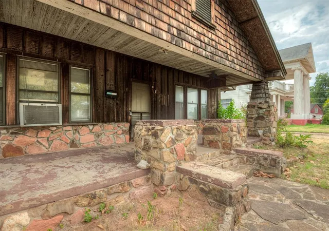 Single family home for sale at 619 S 6th St, Chickasha, OK 73018 | MLS# 1245785 | Listing updated on 2026-09-13