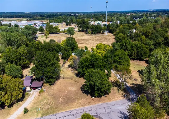 2nd image of 12812 Decker Dr, Jones, OK 73049 | MLS# 1245788