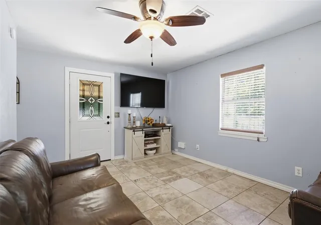 Photo 4 of Single family home for sale at 605 Sw 7Th St, Lindsay, OK 73052 | MLS# 1245791 | Listing updated on 2026-08-26