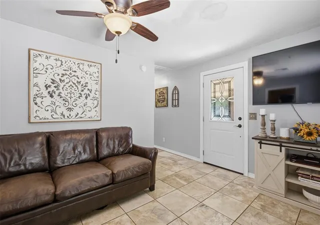 Photo 3 of Single family home for sale at 605 Sw 7th St, Lindsay, OK 73052 | MLS# 1245791 | Listing updated on 2026-08-26