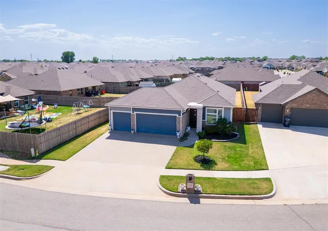 Photo 1 of Single family home for sale at 3509 Upland Ridge Dr, Yukon, OK 73099 | MLS# 1245806 | Listing updated on 2026-09-19
