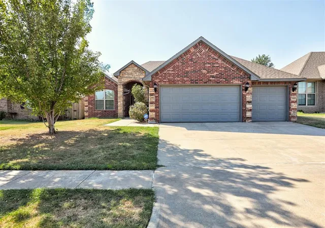 Photo 1 of Single family home for sale at 10920 Sw 36th St, Yukon, OK 73099 | MLS# 1245826 | Listing updated on 2026-10-02