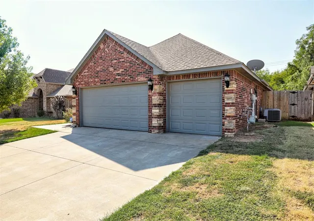 Photo 2 of Single family home for sale at 10920 Sw 36th St, Yukon, OK 73099 | MLS# 1245826 | Listing updated on 2026-10-02