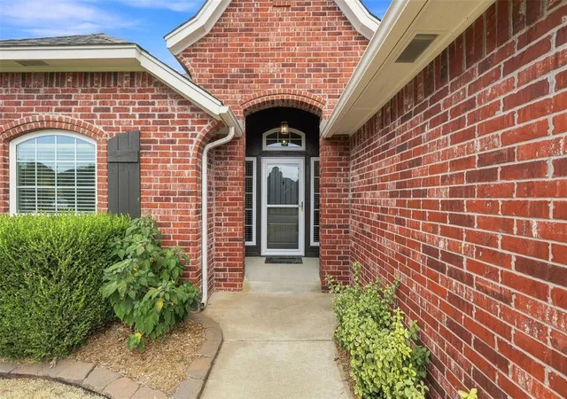3rd image of 17308 Serrano Dr, Oklahoma City, OK 73170 | MLS# 1245858