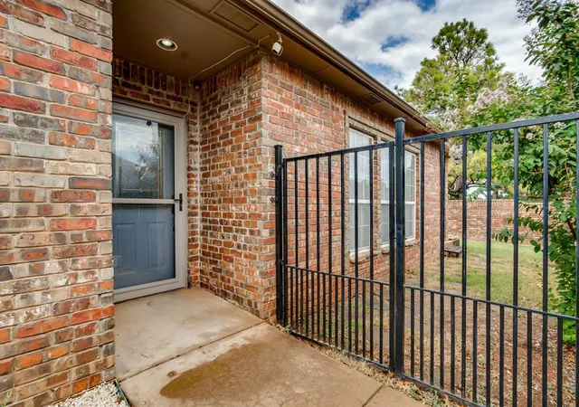 33rd image of 1601 Laurel Pl, Edmond, OK 73003 | MLS# 1245859