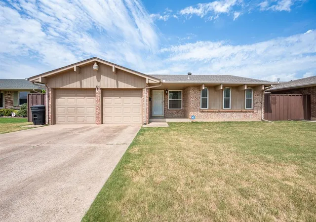 Photo 1 of Single family home for sale at 625 Sw 9th St, Moore, OK 73160 | MLS# 1245875 | Listing updated on 2026-09-13