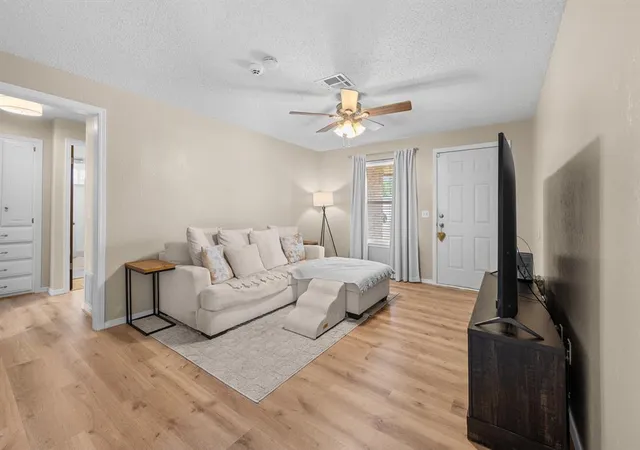 Photo 3 of Single family home for sale at 625 Sw 9th St, Moore, OK 73160 | MLS# 1245875 | Listing updated on 2026-09-13