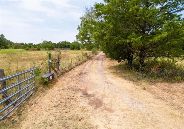 2nd image of 118 N Hurst Ln, Tecumseh, OK 74873 | MLS# 1245890