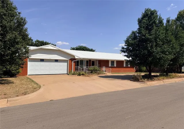 1st image of 406 N Armor Ave, Canton, OK 73724 | MLS# 1245897