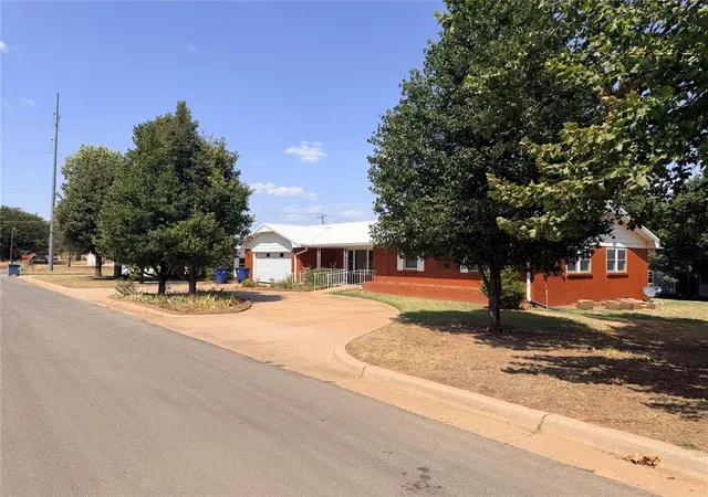 3rd image of 406 N Armor Ave, Canton, OK 73724 | MLS# 1245897