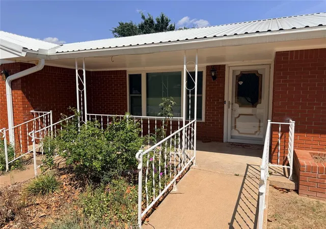 4th image of 406 N Armor Ave, Canton, OK 73724 | MLS# 1245897