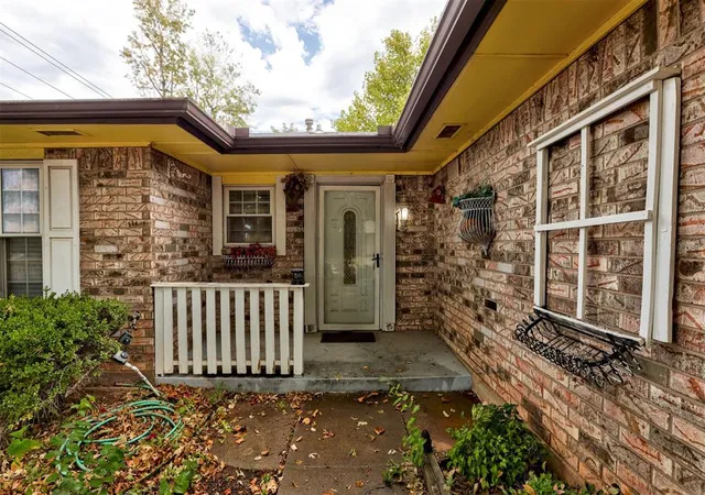 Photo 1 of Sale Pending at 819 Hawthorne Pl, Edmond, OK 73003 | MLS# 1245917 | Listing updated on 2026-09-03