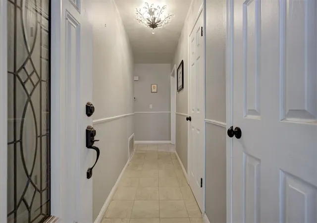 Photo 2 of Sale Pending at 819 Hawthorne Pl, Edmond, OK 73003 | MLS# 1245917 | Listing updated on 2026-09-03