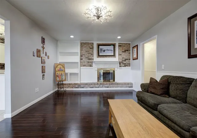 Photo 3 of Sale Pending at 819 Hawthorne Pl, Edmond, OK 73003 | MLS# 1245917 | Listing updated on 2026-09-03