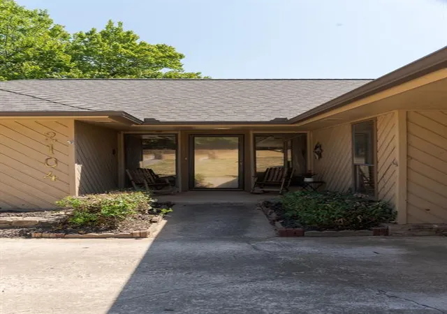 Photo 3 of Sale Pending at 2104 Bent Twig Cir, Edmond, OK 73013 | MLS# 1245918 | Listing updated on 2026-09-23