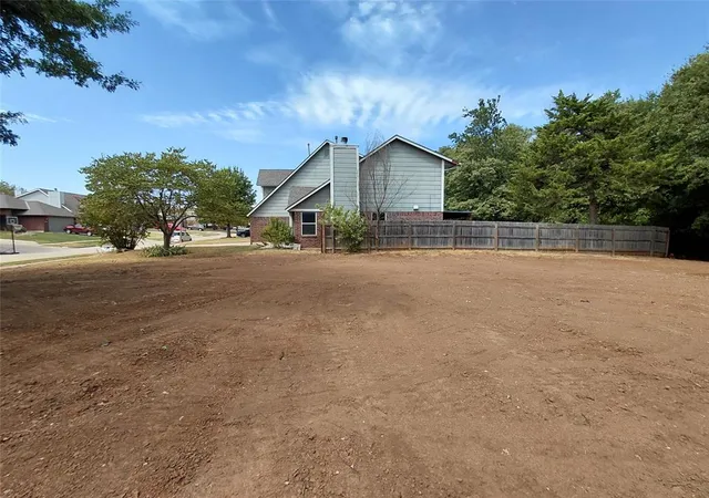 2nd image of 2620 Amy Ct, Moore, OK 73160 | MLS# 1245933