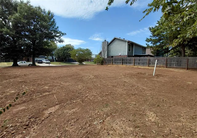 Photo 3 of Sale Pending at 2620 Amy Ct, Moore, OK 73160 | MLS# 1245933 | Listing updated on 2026-08-28