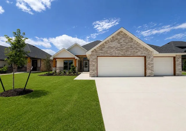 Photo 1 of Single family home for sale at 5105 Vine Cliff Rd, Mustang, OK 73064 | MLS# 1245943 | Listing updated on 2026-10-07