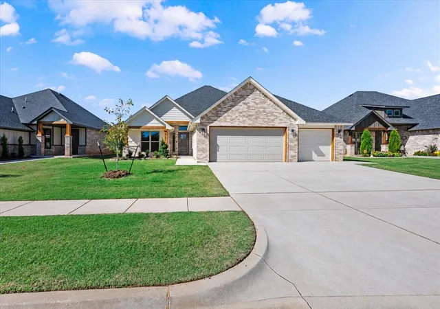 Single family home for sale at 5105 Vine Cliff Rd, Mustang, OK 73064 | MLS# 1245943