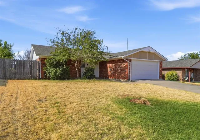 Photo 3 of Sale Pending at 6310 Sw Park Pl, Lawton, OK 73505 | MLS# 1245948 | Listing updated on 2026-10-06