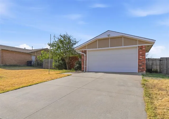 Photo 3 of Sale Pending at 6310 Sw Park Pl, Lawton, OK 73505 | MLS# 1245948 | Listing updated on 2026-10-06