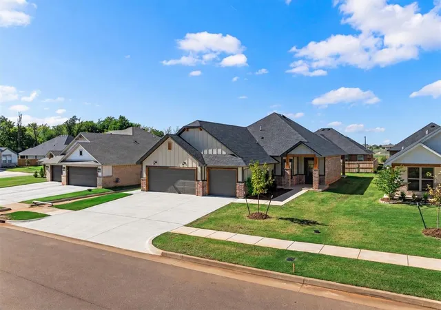 Single family home for sale at 5109 Vine Cliff Rd, Mustang, OK 73064 | MLS# 1245949